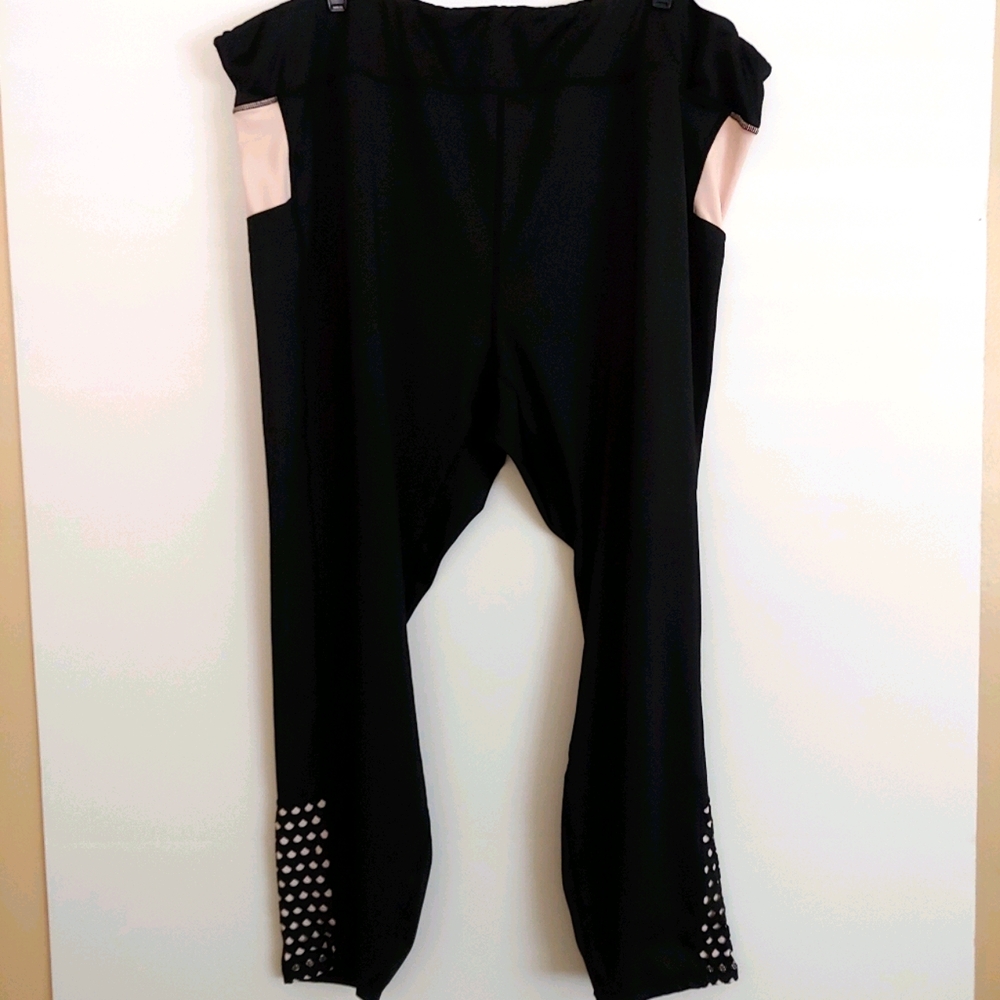 Avenue 26/28 Leisure Active Black Workout Leggings